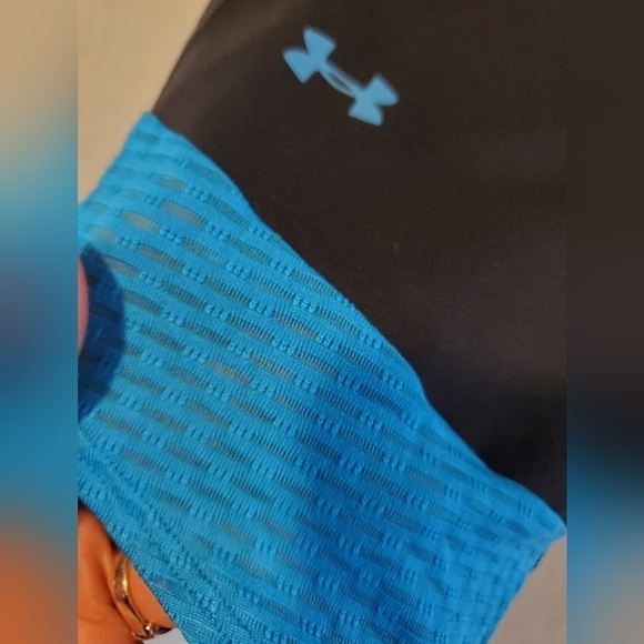 Under Armour black and teal heat gear capri compression leggings. Size M. H7 - Picture 9 of 10